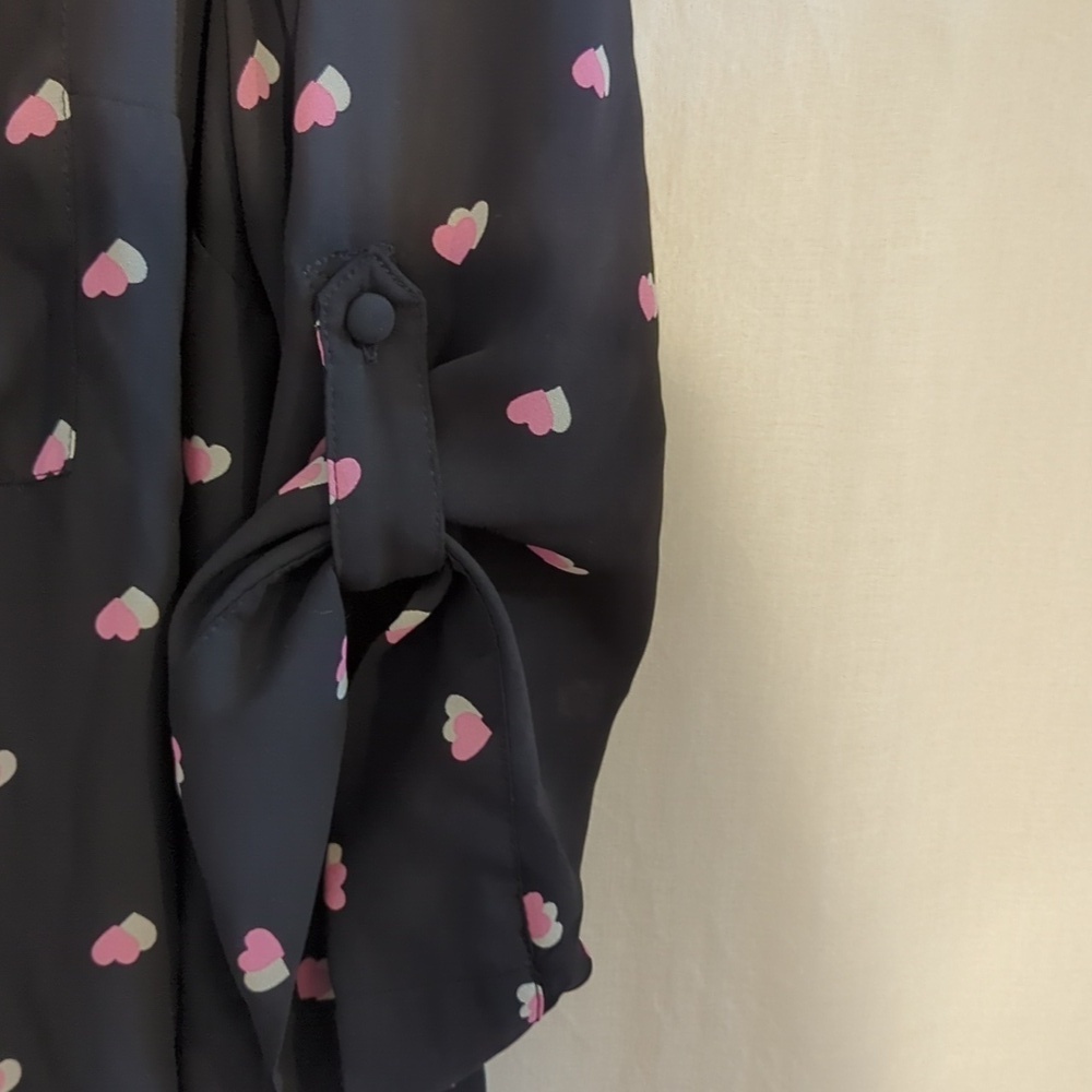 Torrid Black Top Print Hearts Size 1 - Picture 3 of 8